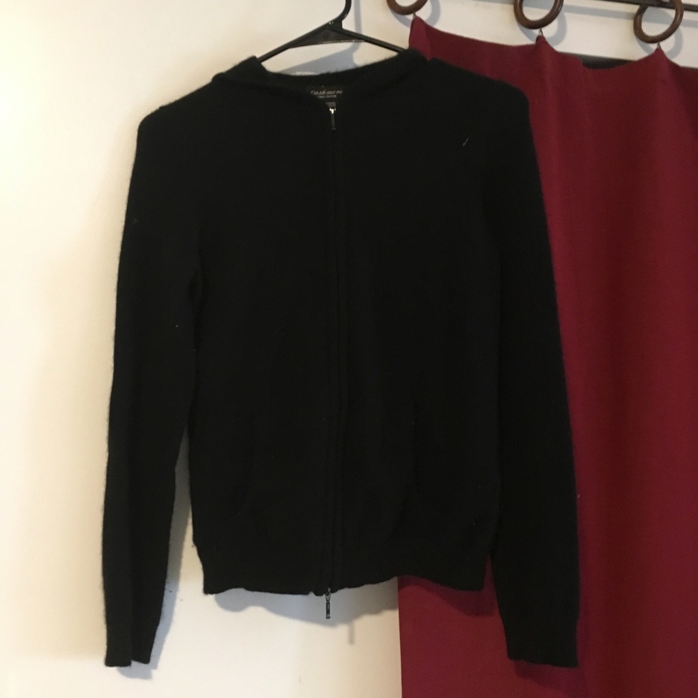 Cashmere zip-up sweater with hood